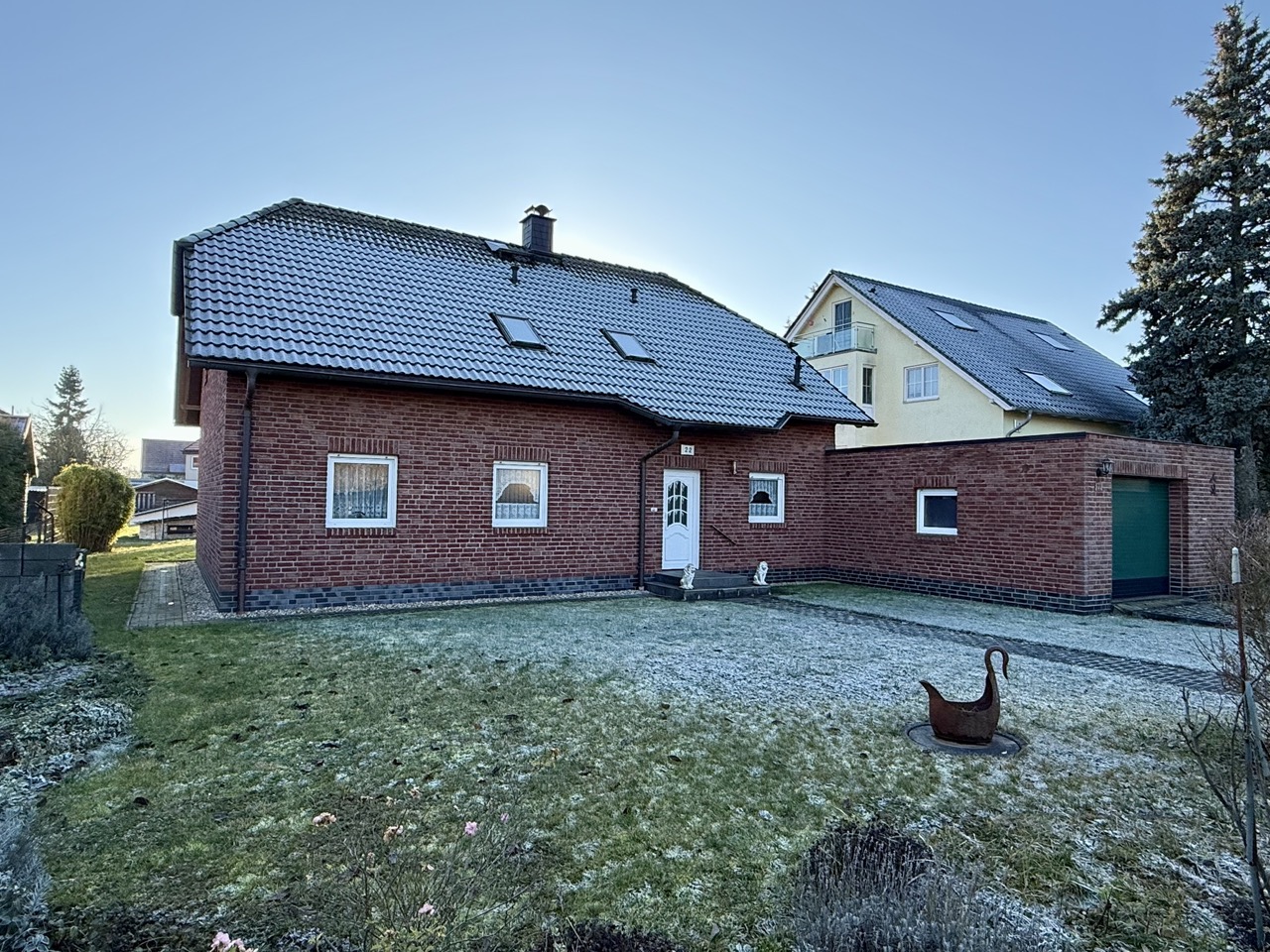 Frontansicht mit Garage